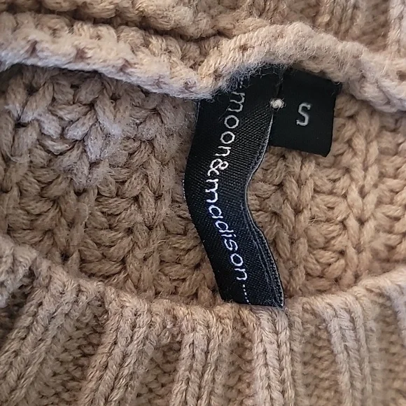 Moon & Madison Women's Sweater Sz Small Blush Tan Soft Cropped Bubble Dot Sleeve - Picture 6 of 8